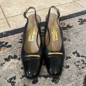 EVUC Salvatore Ferragamo Black Pantent Pumps Gold Emblem 8.5 *Read description